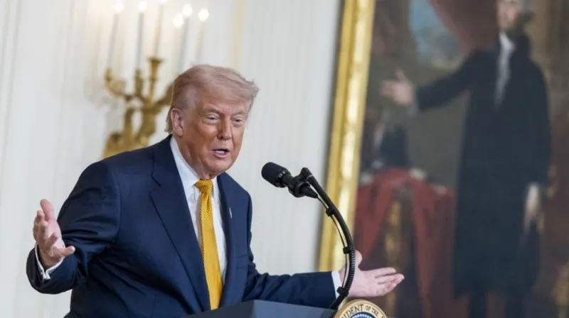 Tổng thống Trump tuy&ecirc;n bố cho EU thời hạn đến ng&agrave;y 4/7/2026 &mdash; kỷ niệm 250 năm độc lập Mỹ &mdash; để thực thi thỏa thuận thương mại đ&atilde; k&yacute; tại Turnberry, Scotland
